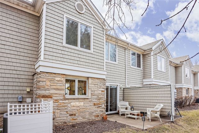 811 Burr Oaks Drive 703, West Des Moines, IA 50266