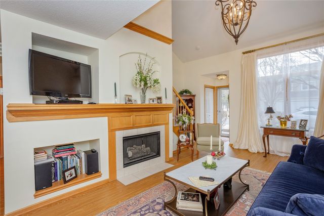 811 Burr Oaks Drive 703, West Des Moines, IA 50266