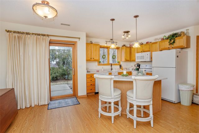 811 Burr Oaks Drive 703, West Des Moines, IA 50266