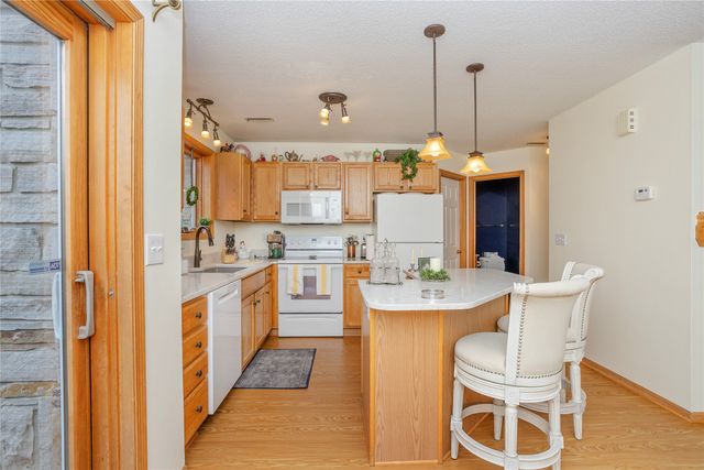 811 Burr Oaks Drive 703, West Des Moines, IA 50266