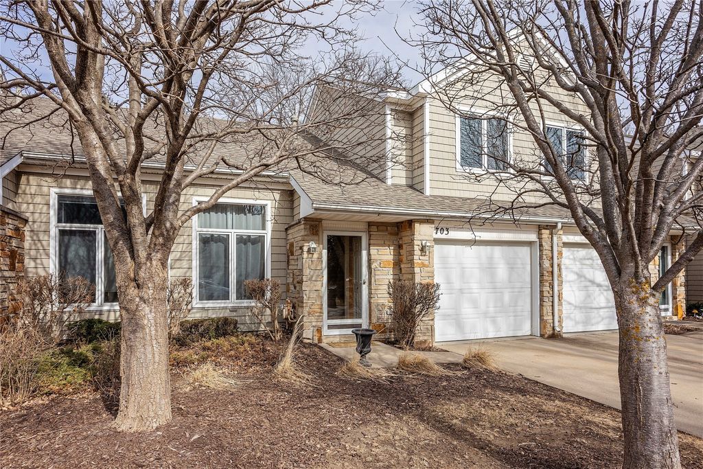 811 Burr Oaks Drive 703, West Des Moines, IA 50266