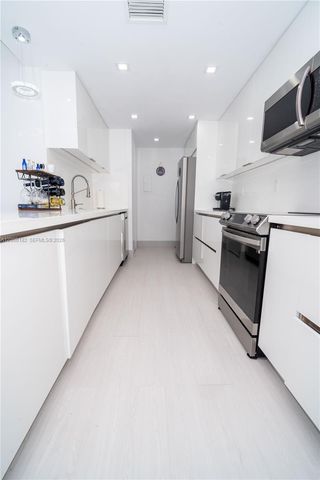 19707 Turnberry Way 18C, Aventura, FL 33180