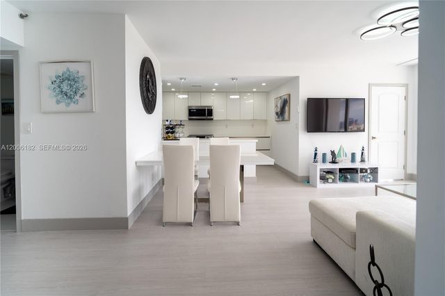 19707 Turnberry Way 18C, Aventura, FL 33180