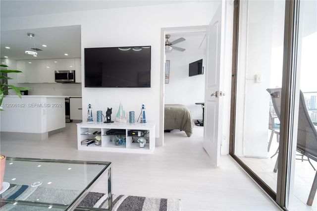 19707 Turnberry Way 18C, Aventura, FL 33180