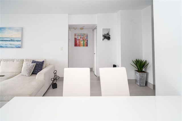 19707 Turnberry Way 18C, Aventura, FL 33180