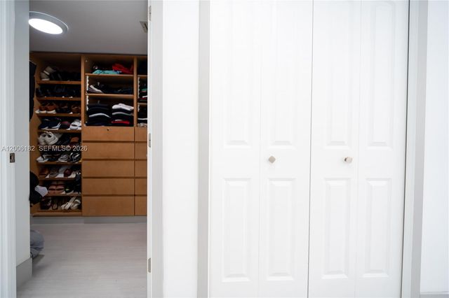 19707 Turnberry Way 18C, Aventura, FL 33180