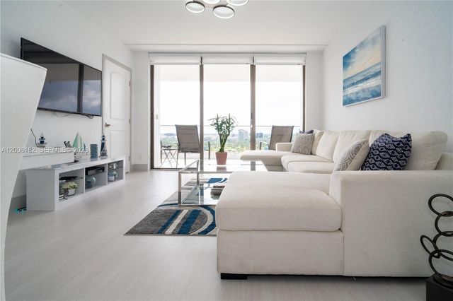 19707 Turnberry Way 18C, Aventura, FL 33180