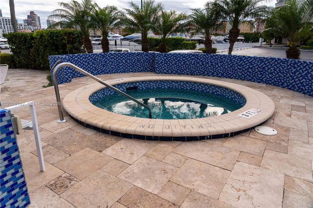 19707 Turnberry Way 18C, Aventura, FL 33180