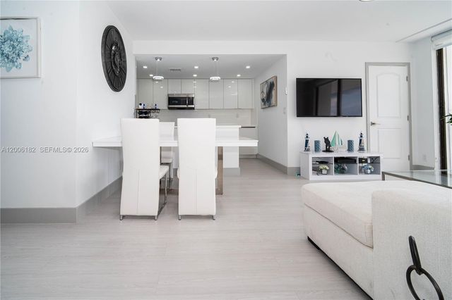 19707 Turnberry Way 18C, Aventura, FL 33180