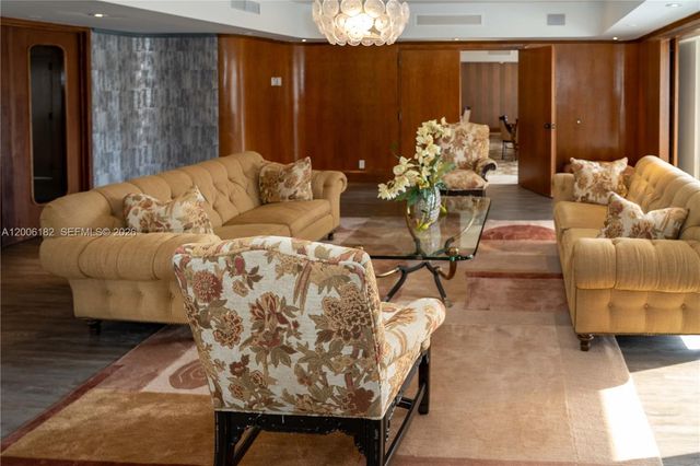 19707 Turnberry Way 18C, Aventura, FL 33180