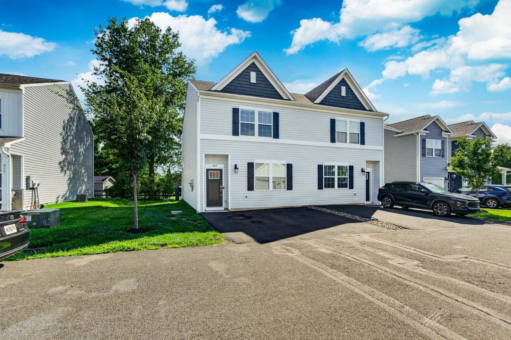 909 STILL WATERS, PENNSBURG, PA 18073 — photo 3