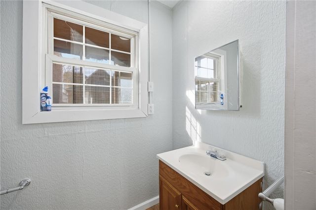 212 Comrie Ave, Braddock, PA 15104