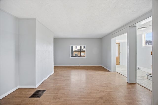 212 Comrie Ave, Braddock, PA 15104