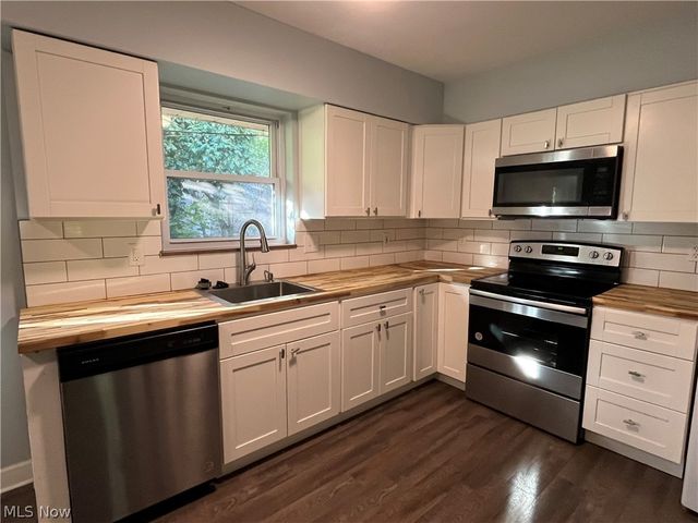 1560 Wagar, Rocky River, OH 44116
