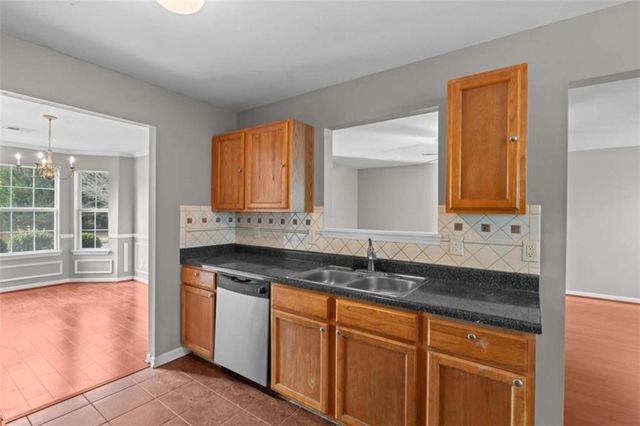 1568 Queen Elizabeth Drive, Locust Grove, GA 30248