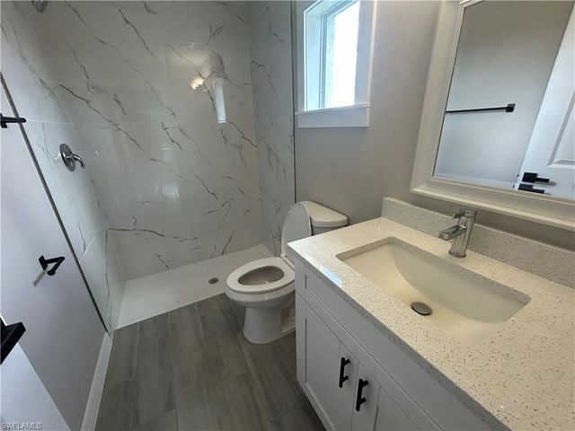 3804 NE 9th PL, Cape Coral, FL 33909