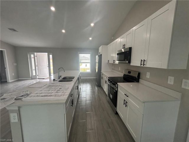 3804 NE 9th PL, Cape Coral, FL 33909