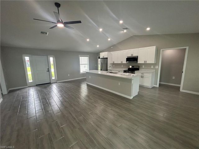 3804 NE 9th PL, Cape Coral, FL 33909