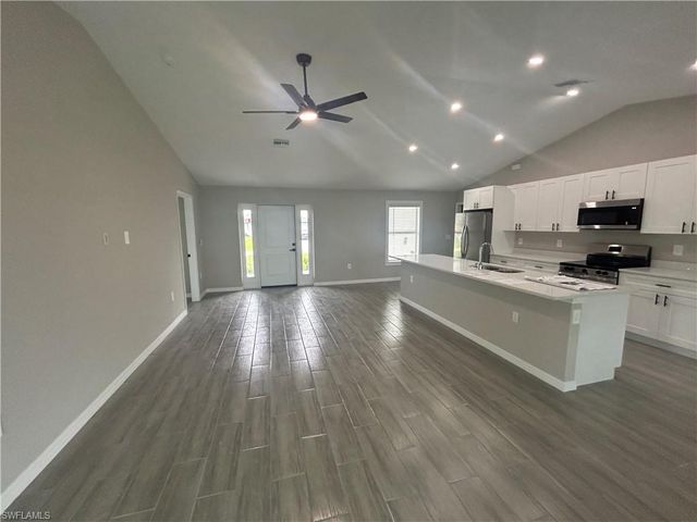 3804 NE 9th PL, Cape Coral, FL 33909