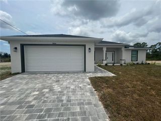 3804 NE 9th PL, Cape Coral, FL 33909