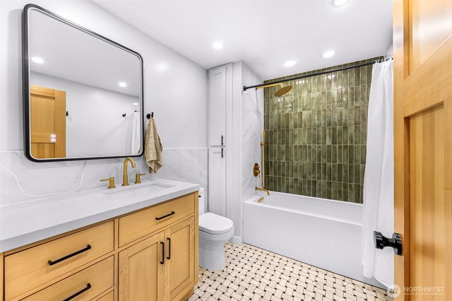 4204 Squalicum Lake Road, Bellingham, WA 98226