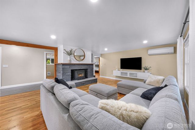 4204 Squalicum Lake Road, Bellingham, WA 98226