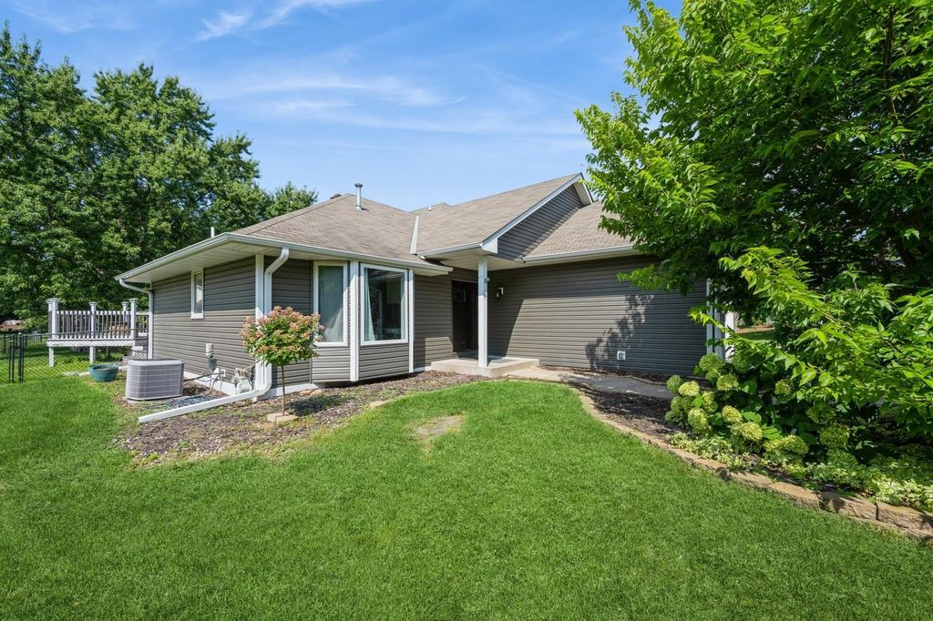 9121 Loch Lomond Boulevard, Brooklyn Park, MN 55443