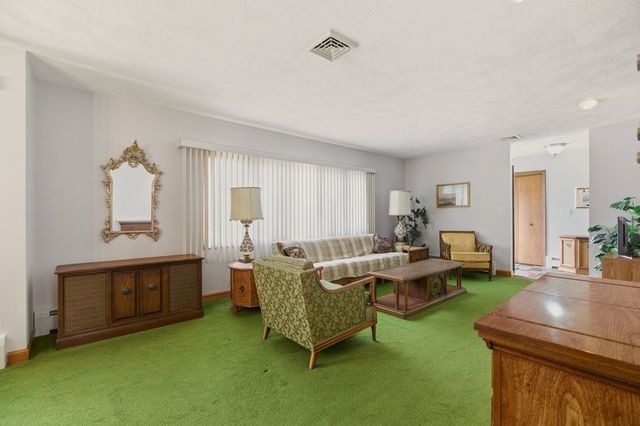 8 Wabasso Terrace, Middletown, RI 02842