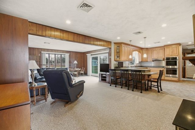 8 Wabasso Terrace, Middletown, RI 02842