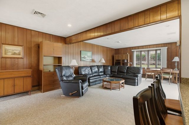 8 Wabasso Terrace, Middletown, RI 02842