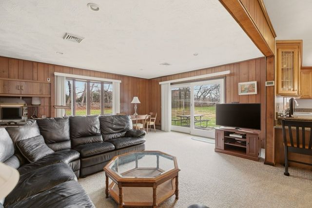 8 Wabasso Terrace, Middletown, RI 02842