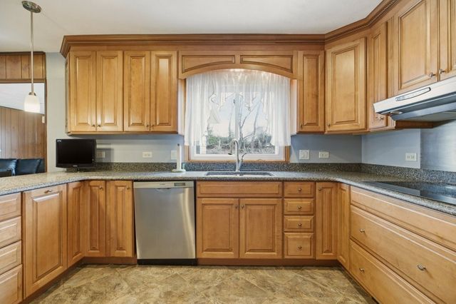 8 Wabasso Terrace, Middletown, RI 02842