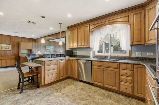 8 Wabasso Terrace, Middletown, RI 02842