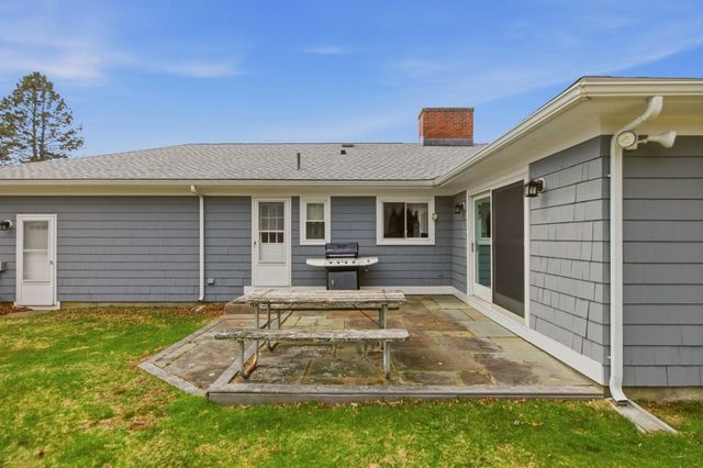 8 Wabasso Terrace, Middletown, RI 02842