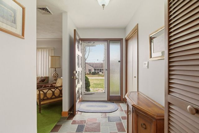 8 Wabasso Terrace, Middletown, RI 02842