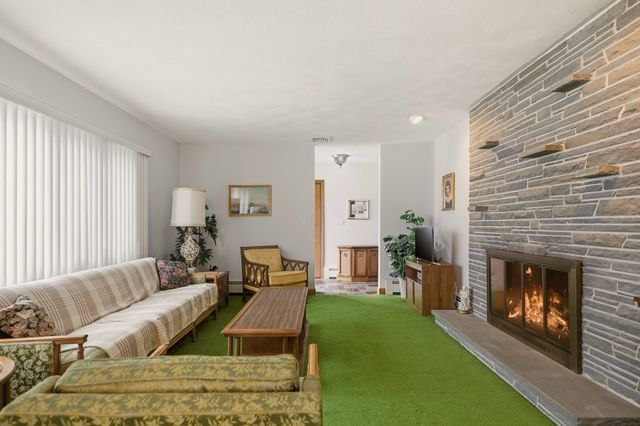 8 Wabasso Terrace, Middletown, RI 02842