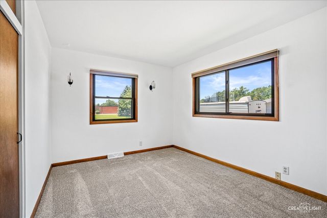 176 Boulder Hill Pass, Montgomery, IL 60538