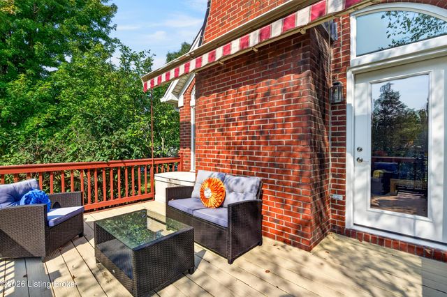 8731 Lough Dr, Louisville, KY 40291