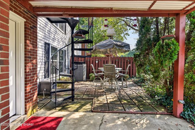 8731 Lough Dr, Louisville, KY 40291