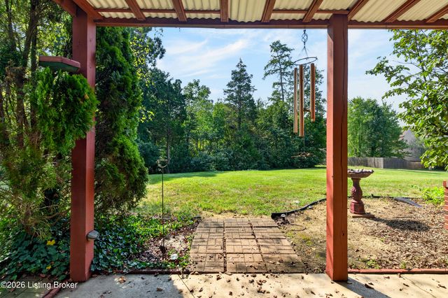 8731 Lough Dr, Louisville, KY 40291