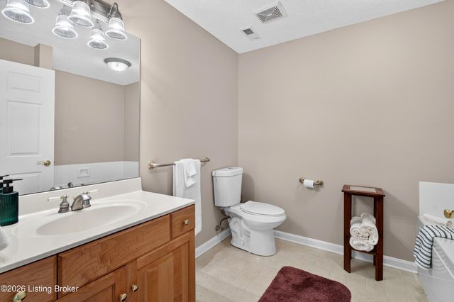 8731 Lough Dr, Louisville, KY 40291