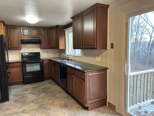 75 Marlboro Rd, Southborough, MA 01772