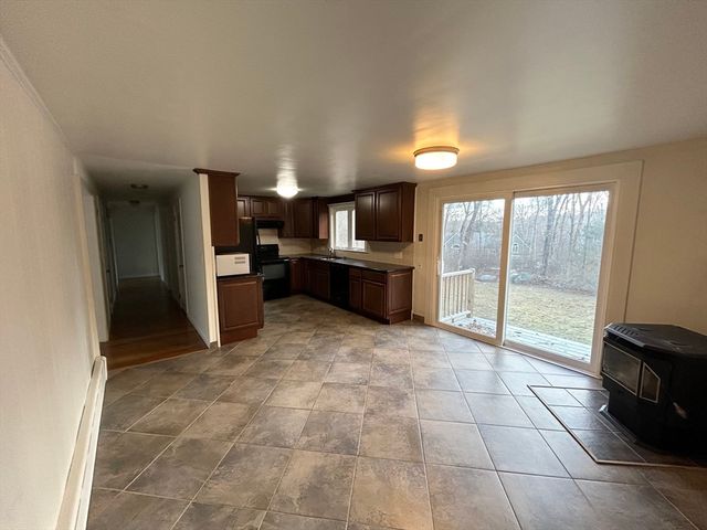 75 Marlboro Rd, Southborough, MA 01772