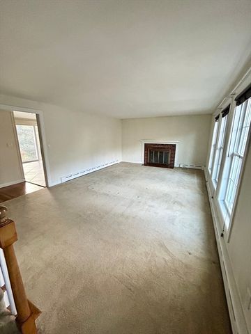 75 Marlboro Rd, Southborough, MA 01772