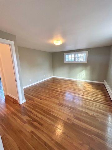 75 Marlboro Rd, Southborough, MA 01772