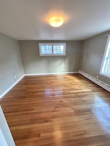 75 Marlboro Rd, Southborough, MA 01772