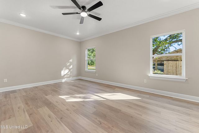 8755 Daisy Vestry Road, Biloxi, MS 39532