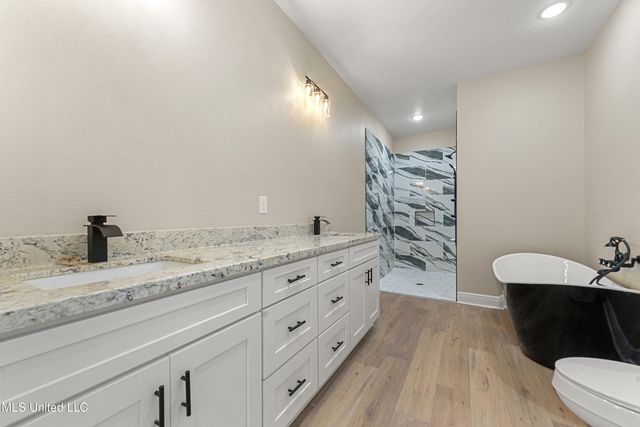 8755 Daisy Vestry Road, Biloxi, MS 39532