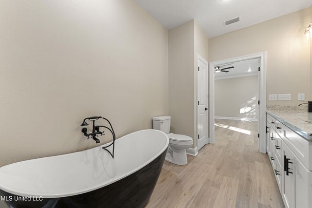 8755 Daisy Vestry Road, Biloxi, MS 39532