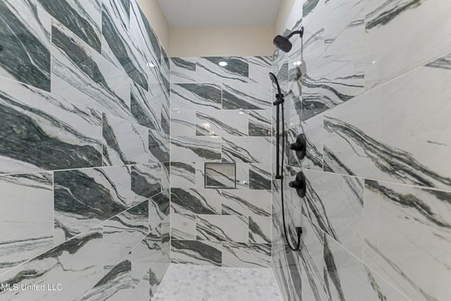 8755 Daisy Vestry Road, Biloxi, MS 39532